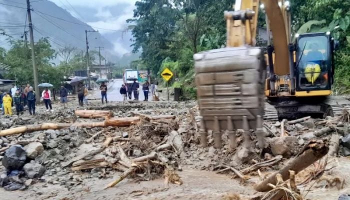 6 dead, 30 missing after Ecuador landslide