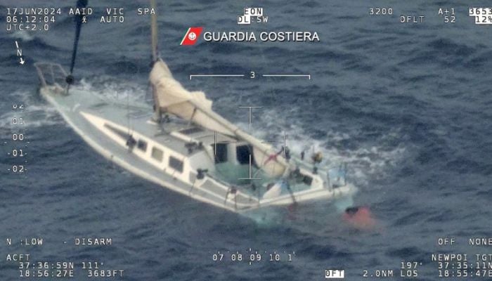 10 migrants dead after shipwrecks off Italy
