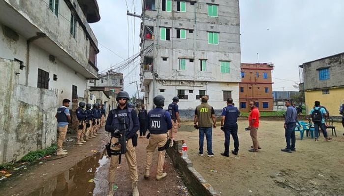 Police cordon off suspected Narayanganj militant den