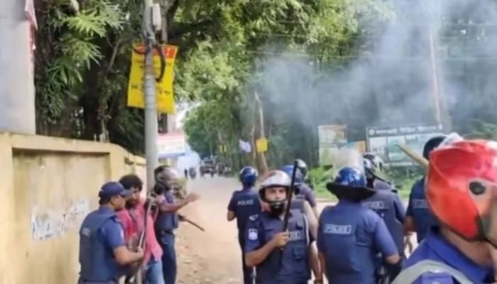 Police clash with students at Comilla University, 20 injured