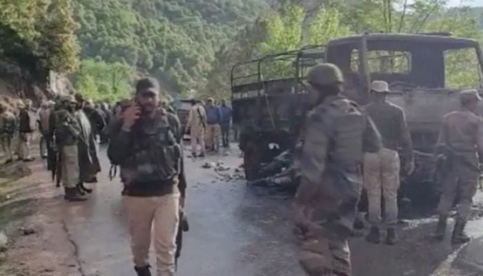 Indian army hunts militants after five soldiers killed