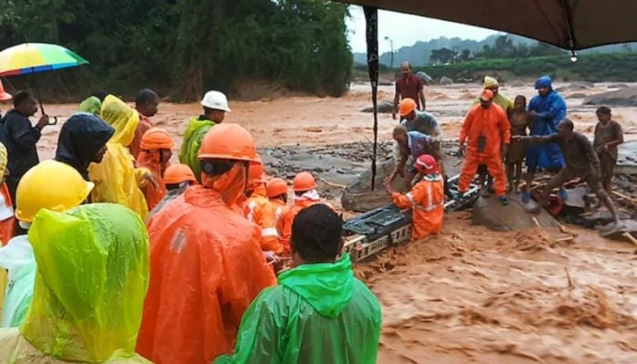 24 killed in Kerala landslides, hundreds trapped