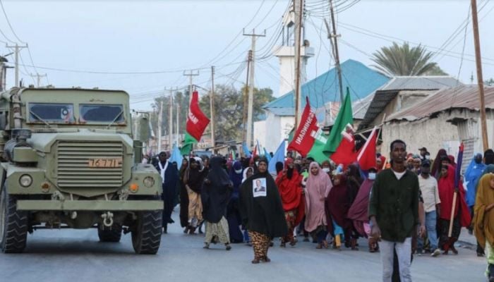 Car bomb at Mogadishu cafe kills five, injures 20