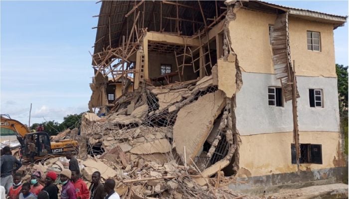 Nigeria school collapse kills 21, scores injured
