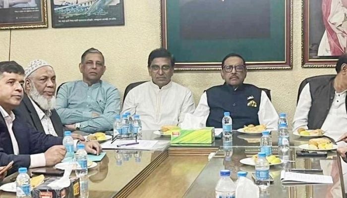 Quader meets with protesting teachers 