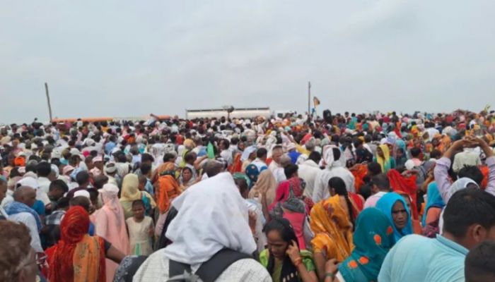 Factors leading to India stampede which killed 121