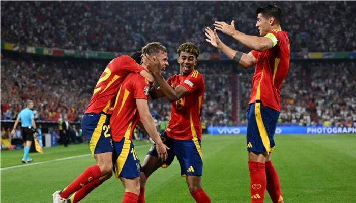 Spain beat France to book place in final