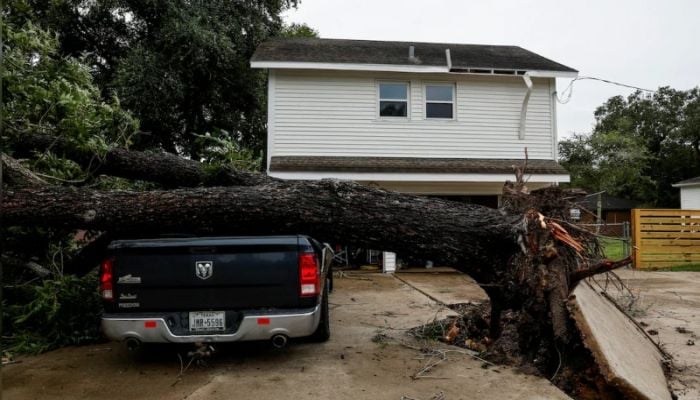 Storm Beryl kills 2 as it churns across Texas