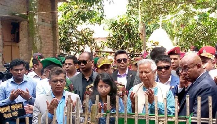 Dr Yunus visits Abu Sayed's Rangpur house, consoles his parents