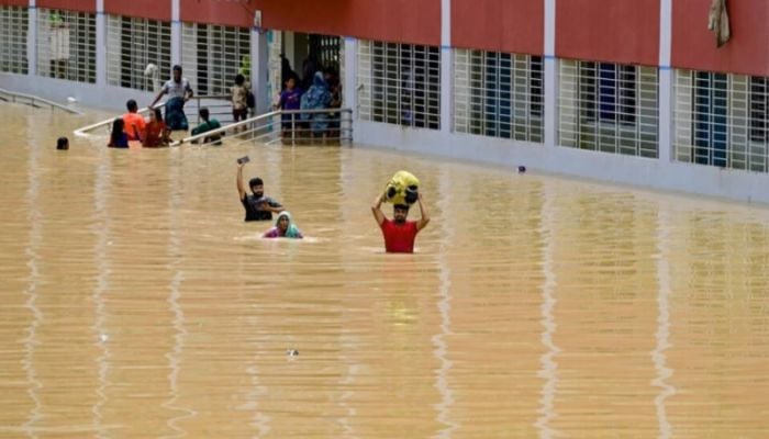 Floods ease but 300,000 still in shelters