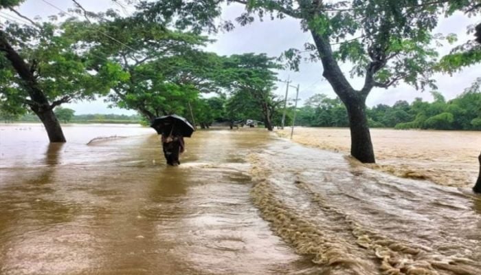 Met office issues heavy rain warning amid flood