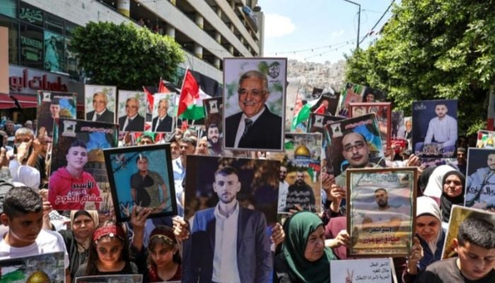 Hundreds march for Palestinians held in Israeli jails