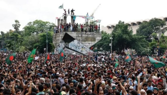 'Jubilant' crowds in Dhaka