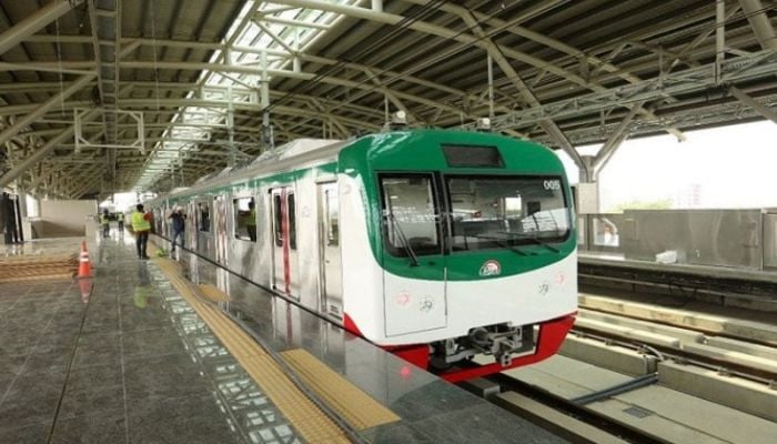 Metro rail resumes operation