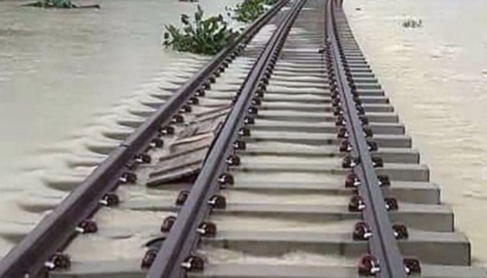 Flood halts Dhaka-Ctg rail link