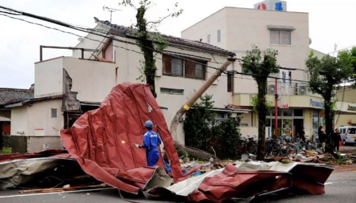 Typhoon Shanshan churns up Japan, up to six dead