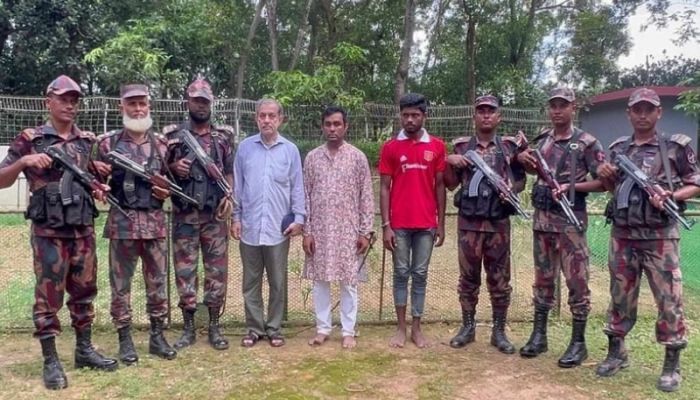 Ex-MP Fazle Karim Chowdhury detained while trying to flee to India