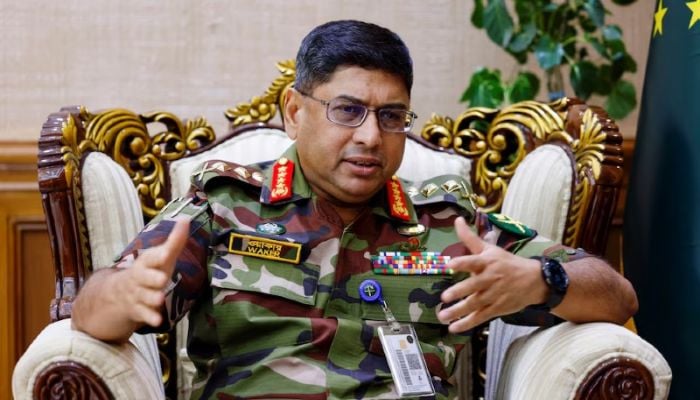 Army chief pledges absolute support for Yunus' interim government