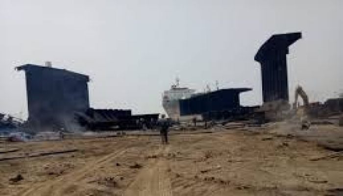 Committee formed to probe Sitakunda ship-breaking factory explosion