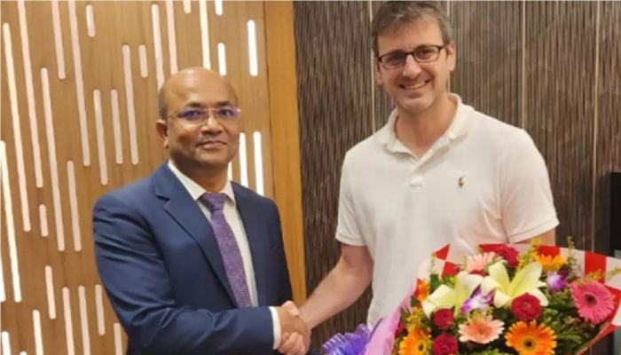 US delegation reaches Dhaka