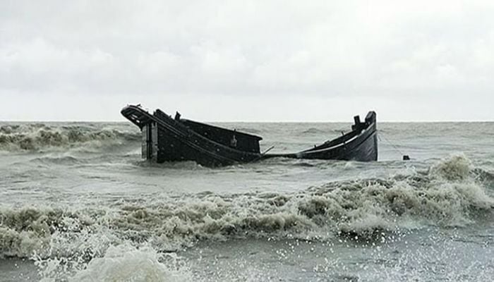 8 fishermen missing as 10 trawlers sink in Meghna River