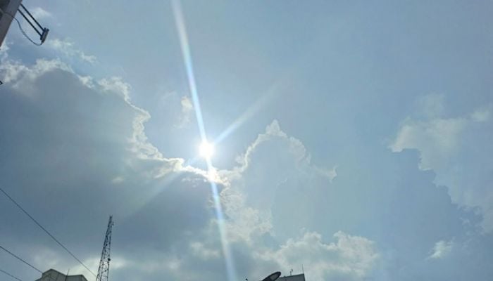 Mild heat wave sweeping over country