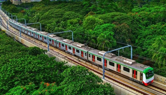 Metro rail service from Motijheel to Agargaon paused