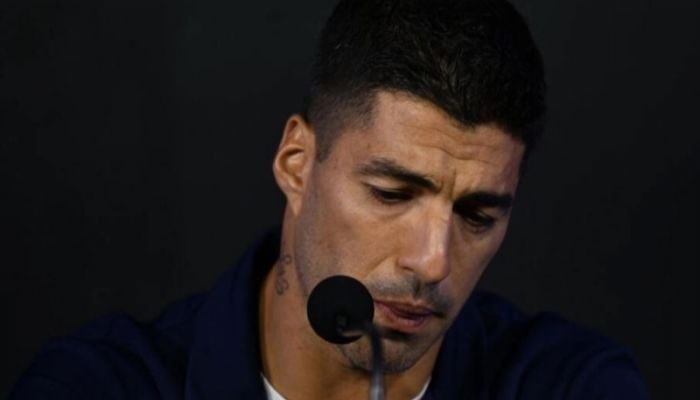 Suarez announces retirement from international football