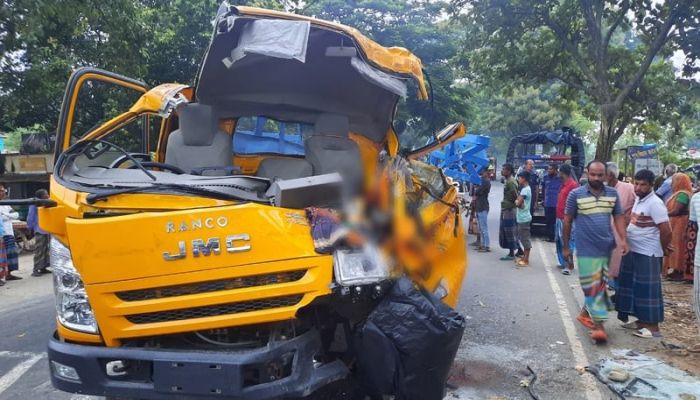 Truck collision kills 2 in Jhenaidah