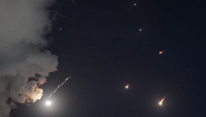 Hezbollah targets Israeli military base near Tel Aviv