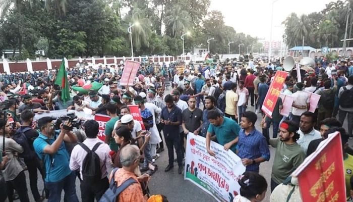 Protesters stage demo near Bangabhaban demanding president's resignation