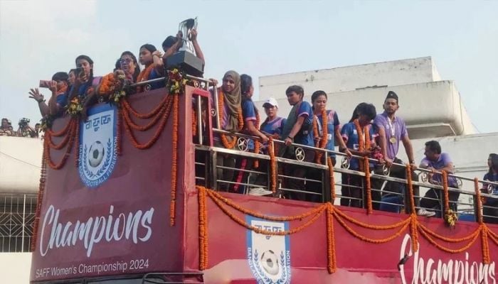Champions head to BFF in an open-top bus