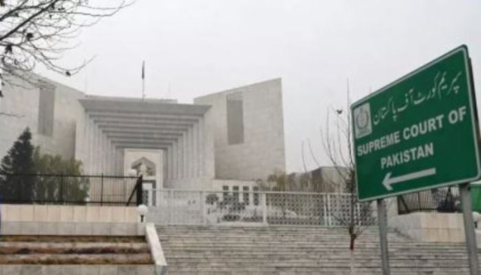 Pakistan passes constitutional amendments aimed at courts