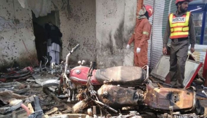 Eight killed in western Pakistan suicide bombing: police