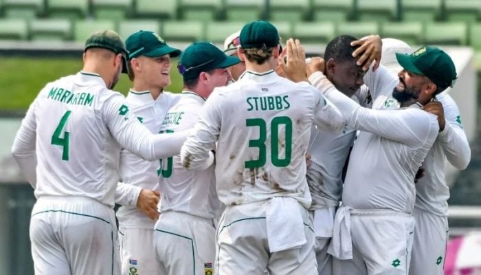 Verreynne century puts South Africa on top, Bangladesh 19-2 at tea