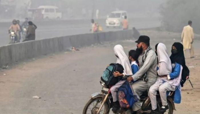 Smog in Pakistan megacity ends outdoor play for schoolkids