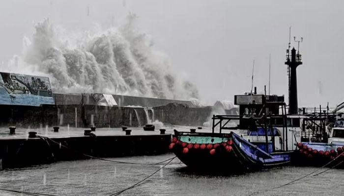 Super Typhoon Kong-rey makes landfall in Taiwan