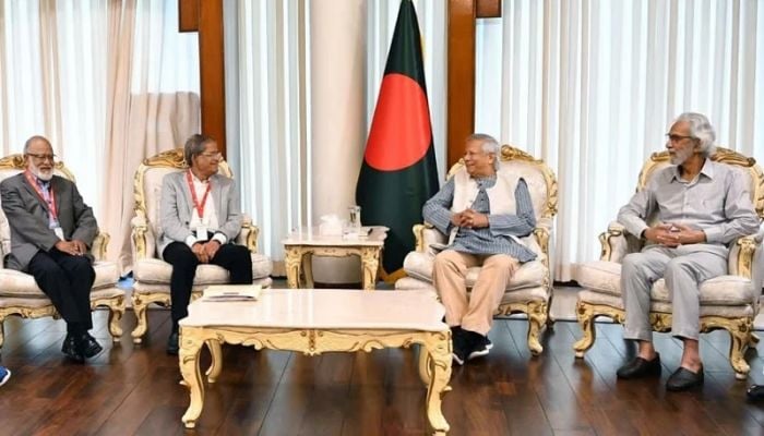 BNP delegation sits with Yunus at Jamuna