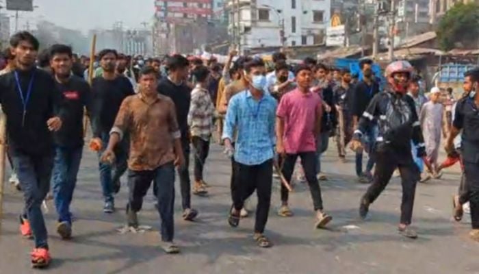 Kabi Nazrul, Suhrawardy College students attack, loot Mollah College