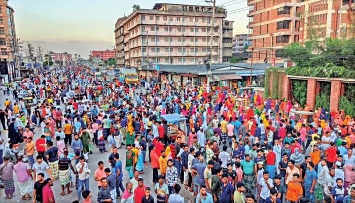 Gazipur comes to a standstill as RMG workers block highway