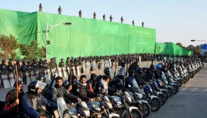 Imran Khan supporters clash with cops on way to Islamabad