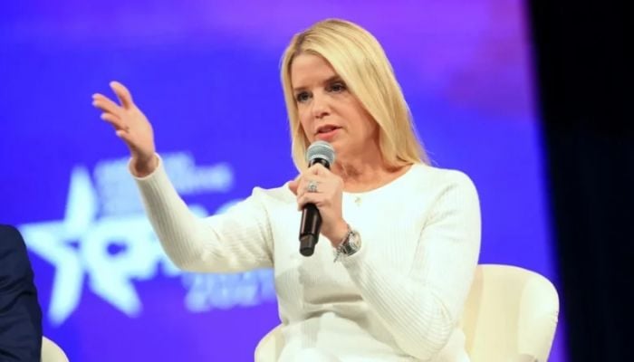 Trump taps loyalist Pam Bondi for attorney general