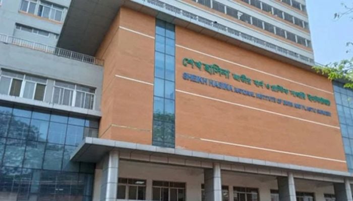 Gas stove blast burns 5 in Dhaka