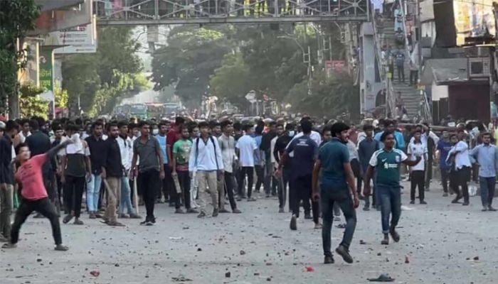 Clash between Dhaka College, City College injures 4