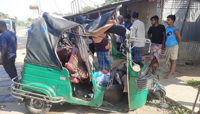 Pickup van-CNG-run auto-rickshaw collision leaves 4 dead in Sherpur
