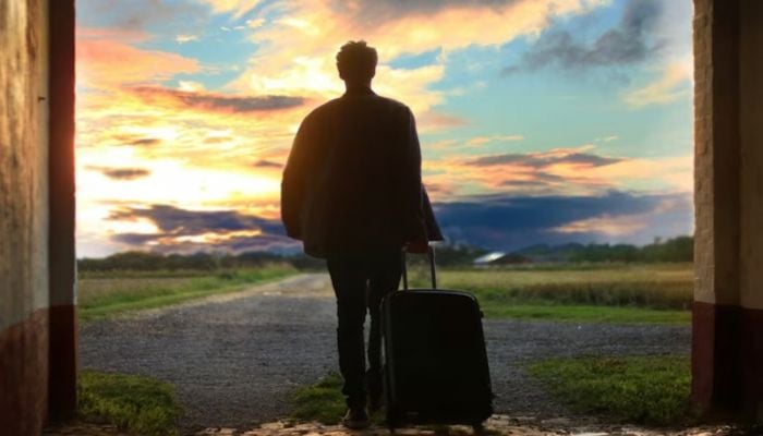 Chinese man travels weekly between China and Australia for love