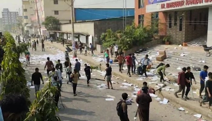 At least 20 students injured after clash in Demra