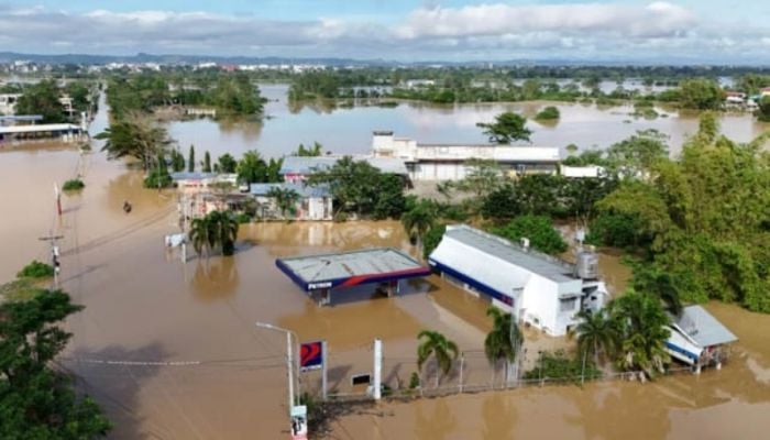 Floods strike thousands of houses in northern Philippines