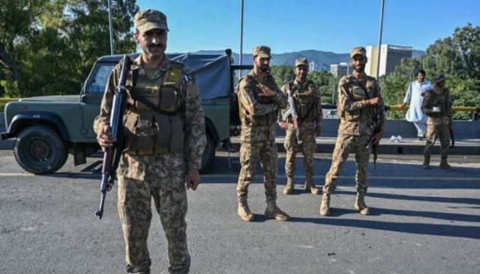 8 soldiers killed, 7 policemen kidnapped in Pakistan