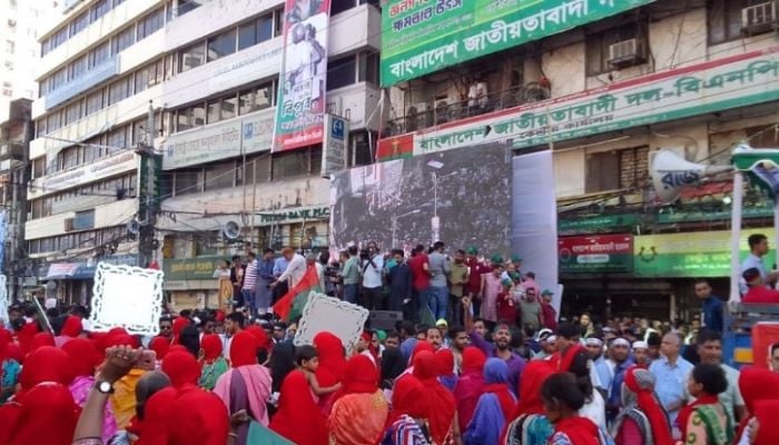 BNP rally: Leaders, activists flock to Nayapaltan